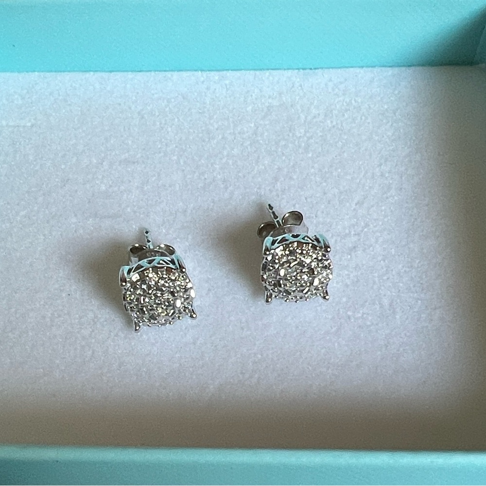 Diamond 0.10ct lab grown studs Earrings - Picture 2 of 3